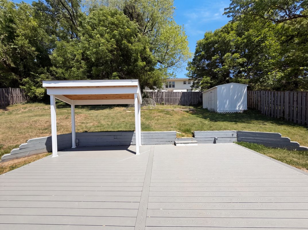 Photo 5 of 24 of 6515 Carriage Dr, Alexandria, VA