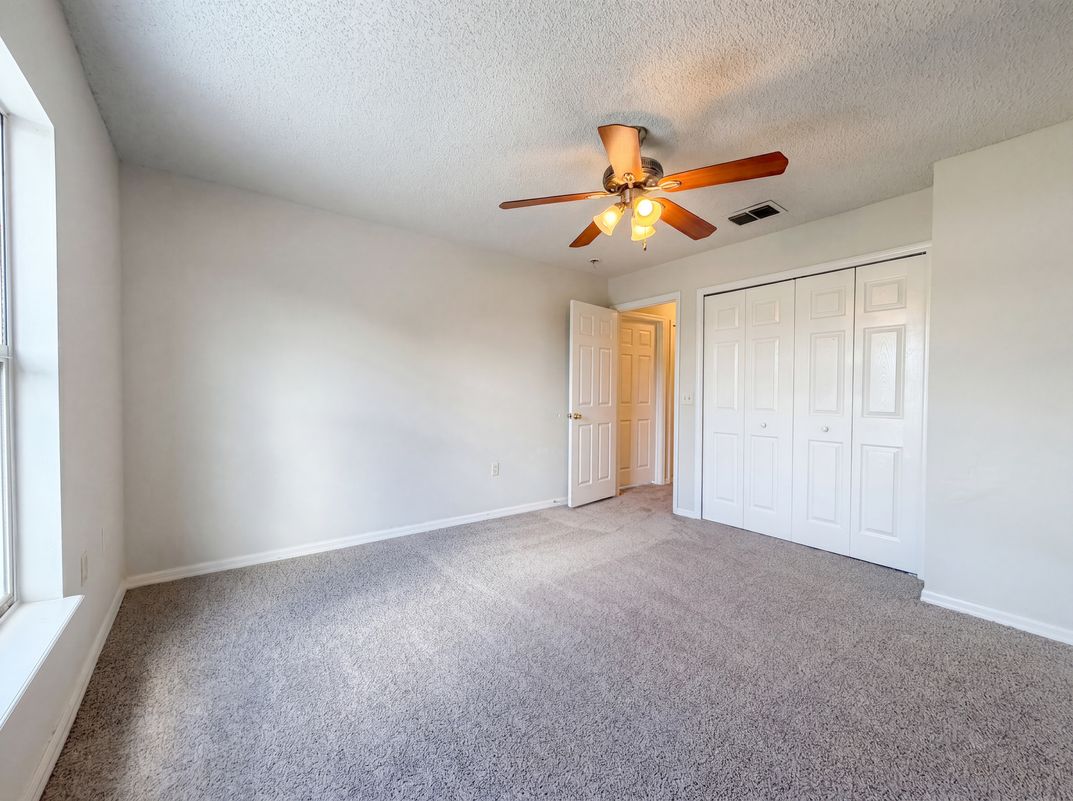 Photo 15 of 26 of 2158 Willesdon Dr W, Jacksonville, FL