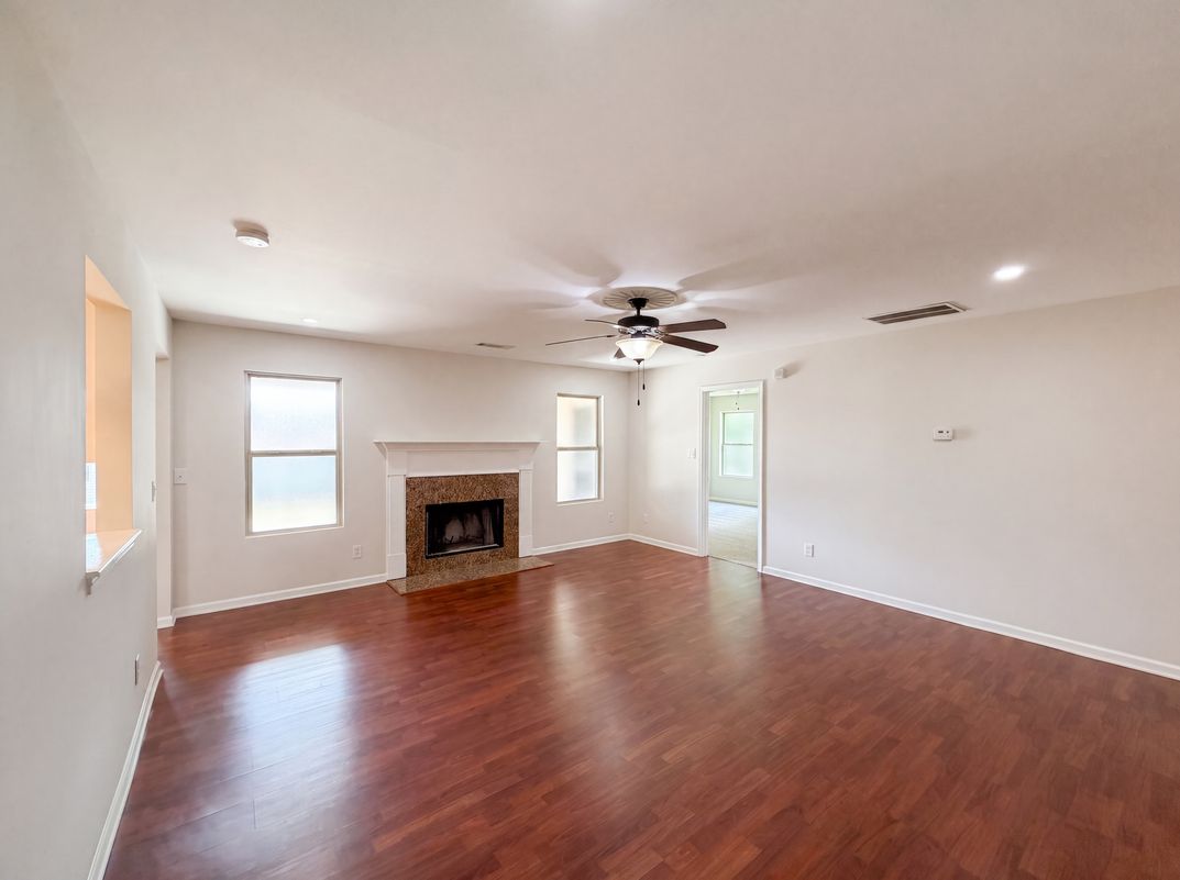 Photo 7 of 26 of 4981 Summersun Dr, Morrow, GA