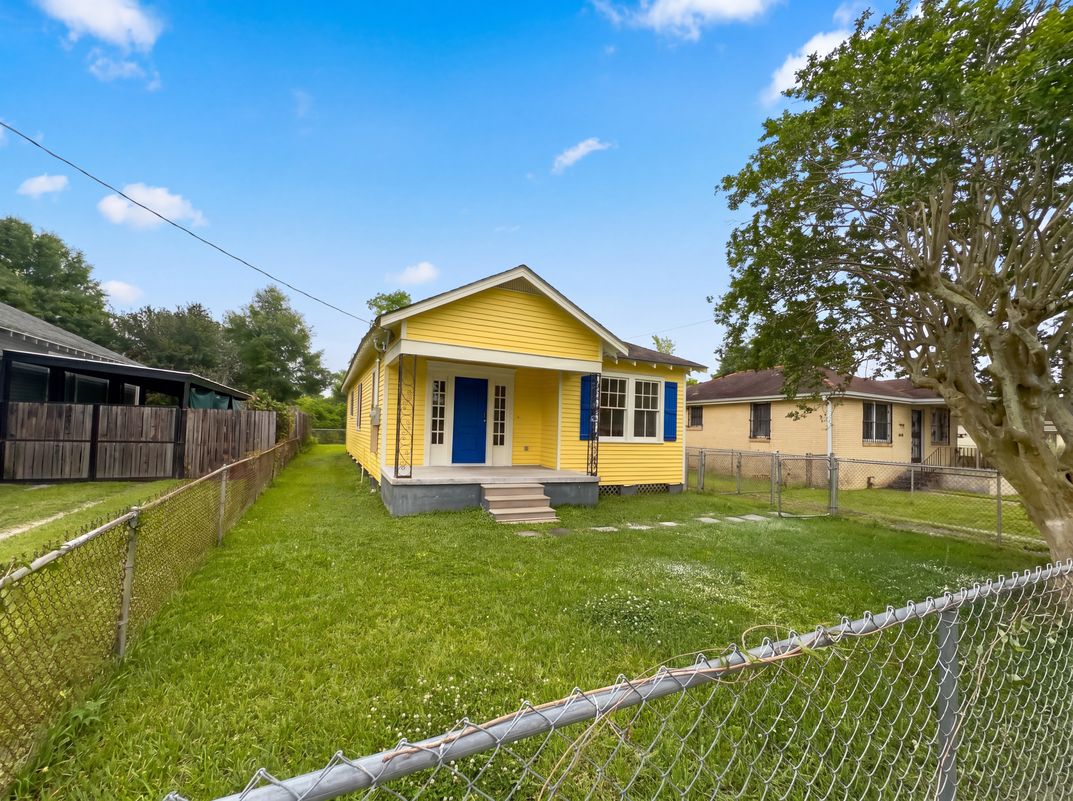 Property photo 1 of 1454 Farragut St
