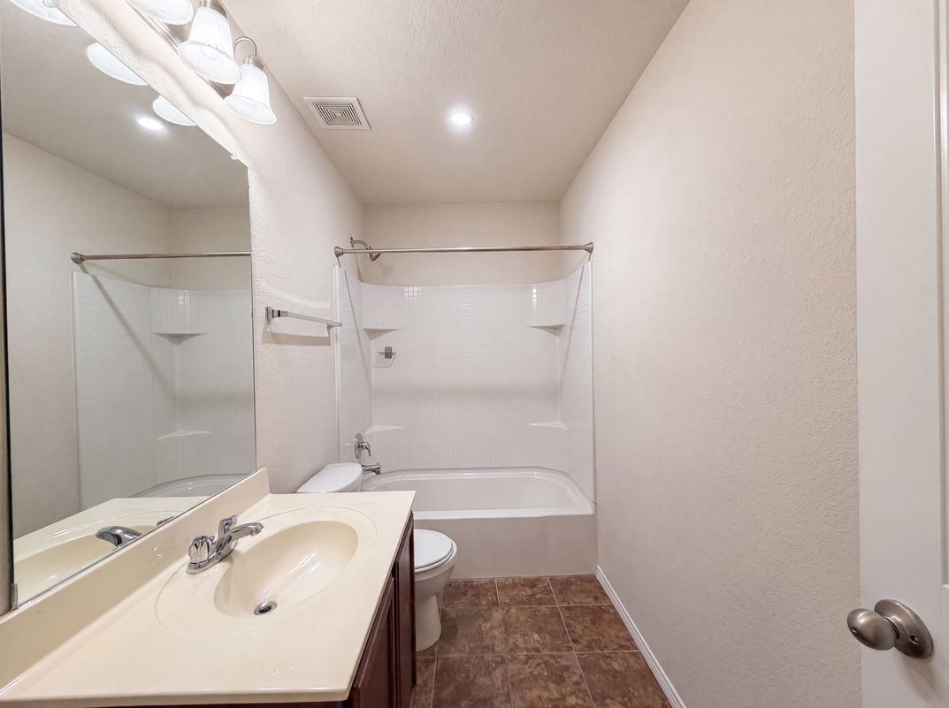 Photo 18 of 26 of 9165 Blackstone Dr, Providence Village, TX