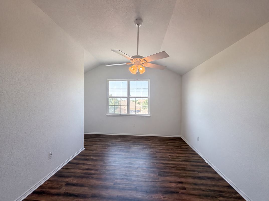 Photo 8 of 19 of 7712 Redbrush, Temple, TX