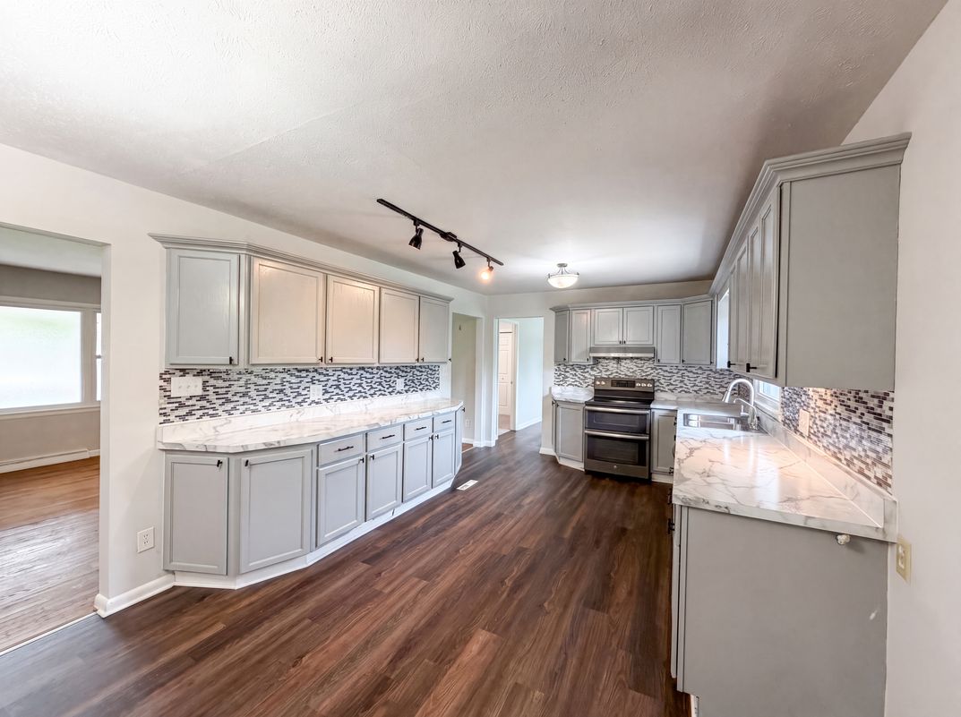Photo 11 of 22 of 902 W Highland Dr, Shelbyville, IN