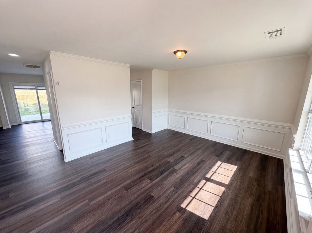 Photo 3 of 26 of 9833 Wardley Dr, Charlotte, NC