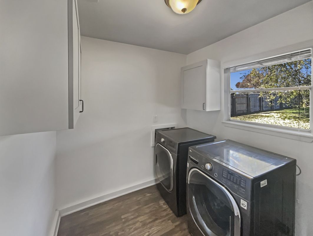 Photo 10 of 18 of 1105 E 17th St, Georgetown, TX
