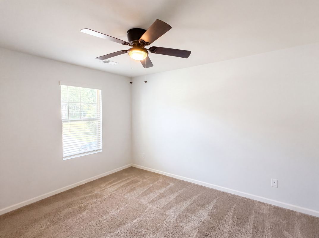 Photo 13 of 33 of 1300 Mills Cove Dr, Covington, GA
