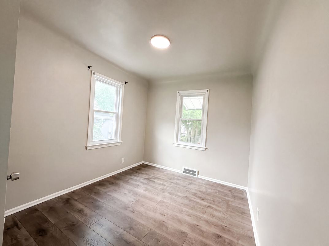 Photo 4 of 20 of 6455 Norborne Ave, Dearborn Heights, MI