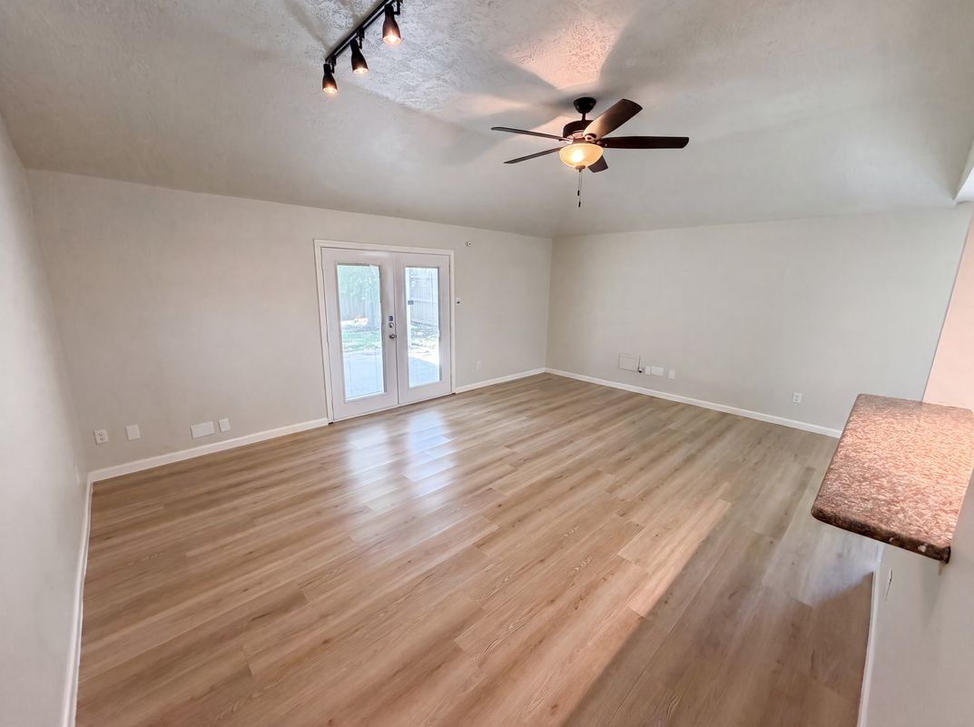 Photo 3 of 20 of 318 Floravista Dr, Webster, TX