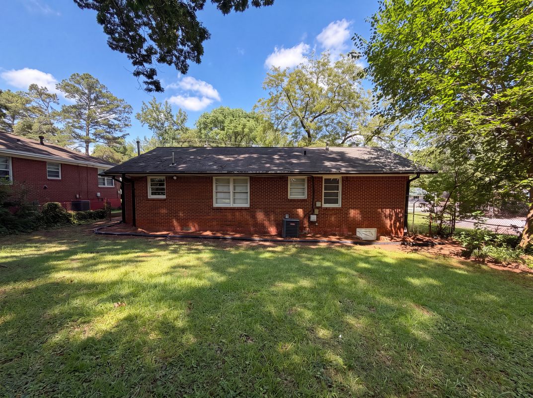 Photo 5 of 25 of 1848 Pinedale Pl, Decatur, GA