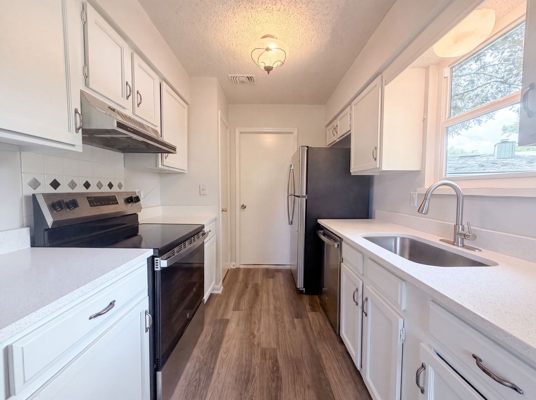 Property photo 2 of 1832 Blarney Cir