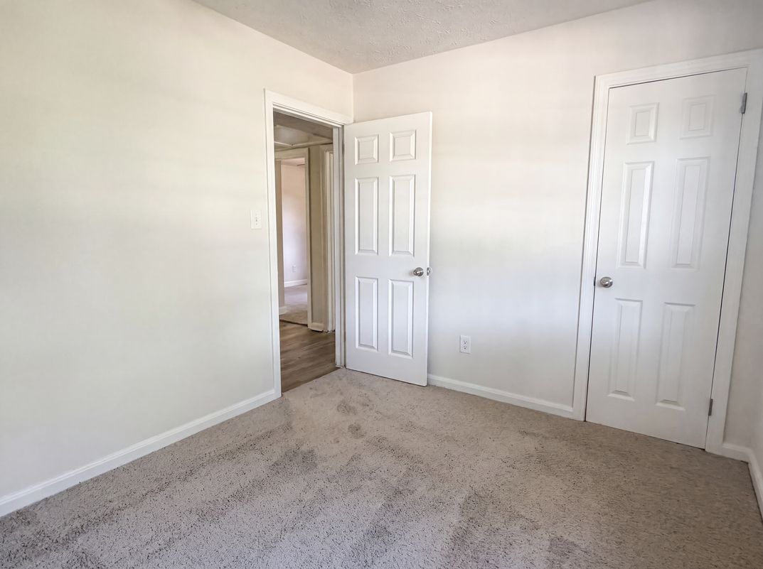 Photo 14 of 21 of 5928 Lake Ridge Ave, Jacksonville, FL