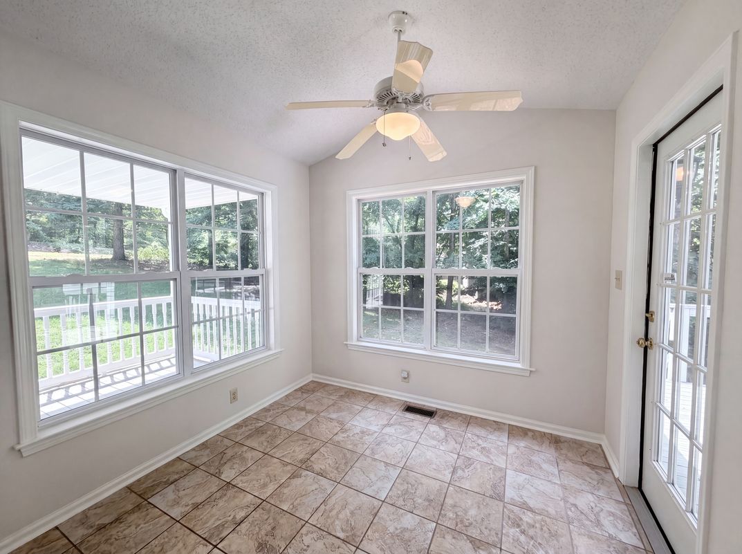 Photo 8 of 17 of 221 Grandview Dr, Statesville, NC