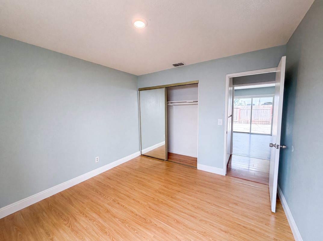 Photo 15 of 25 of 7804 McClintock Way, Sacramento, CA