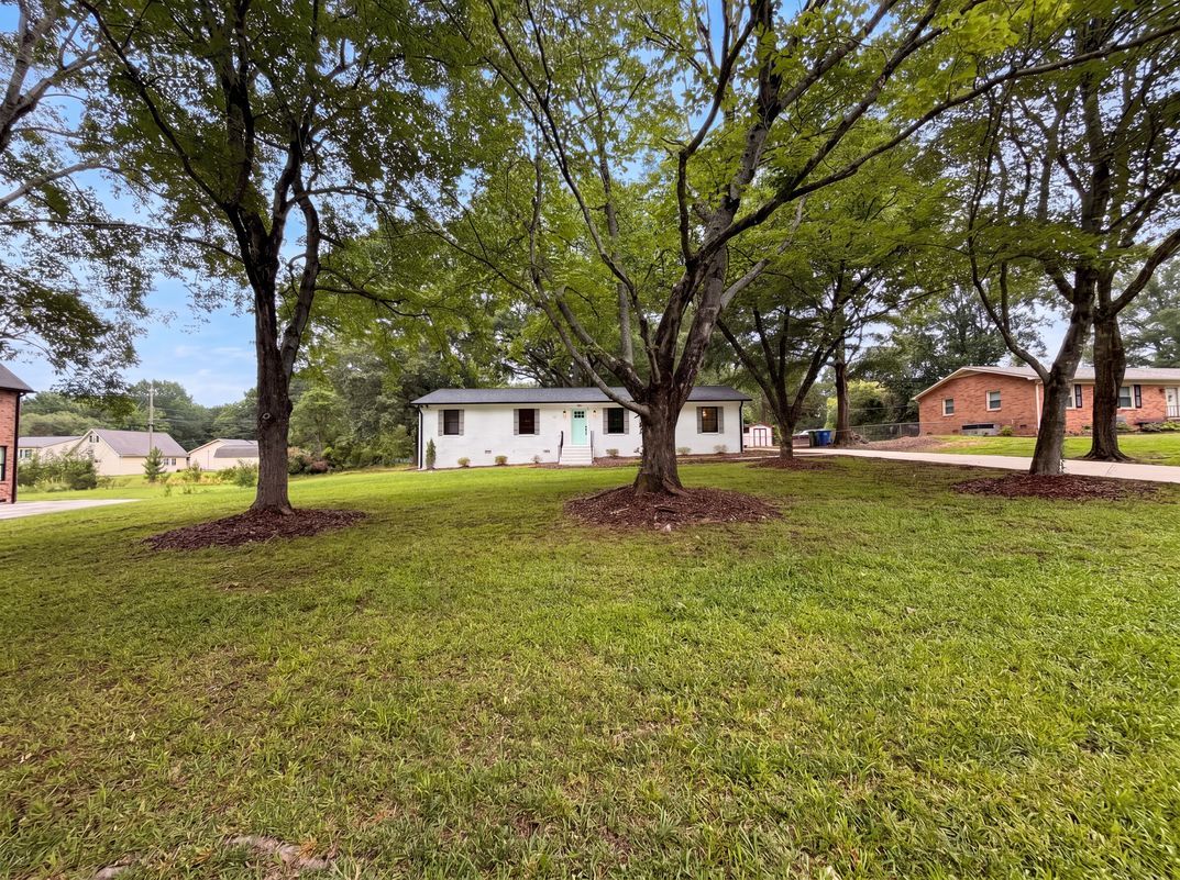 Photo 16 of 19 of 141 Greenbriar Dr, Matthews, NC