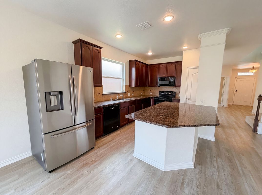 Property photo 2 of 895 Honey Locust Dr