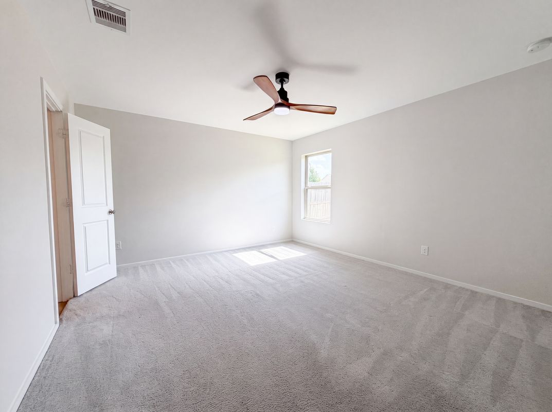 Photo 11 of 17 of 5118 Sunvalley Bend Dr, Katy, TX