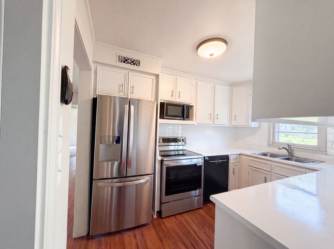 Photo 7 of 13 of 11615 W 68th St, Shawnee, KS