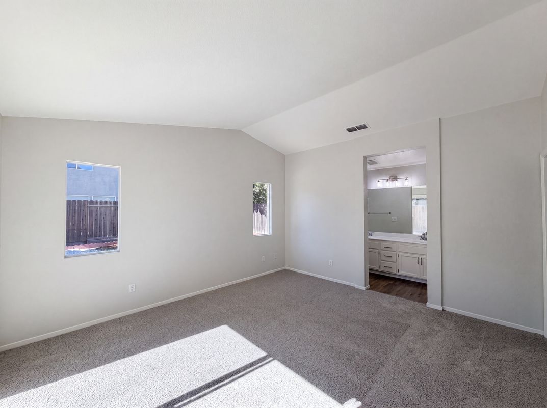 Photo 4 of 45 of 1570 Arcola Ave, Sacramento, CA