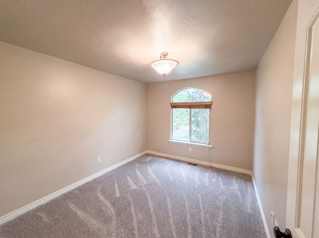 Photo 19 of 31 of 14496 S Fox Creek Dr, Herriman, UT