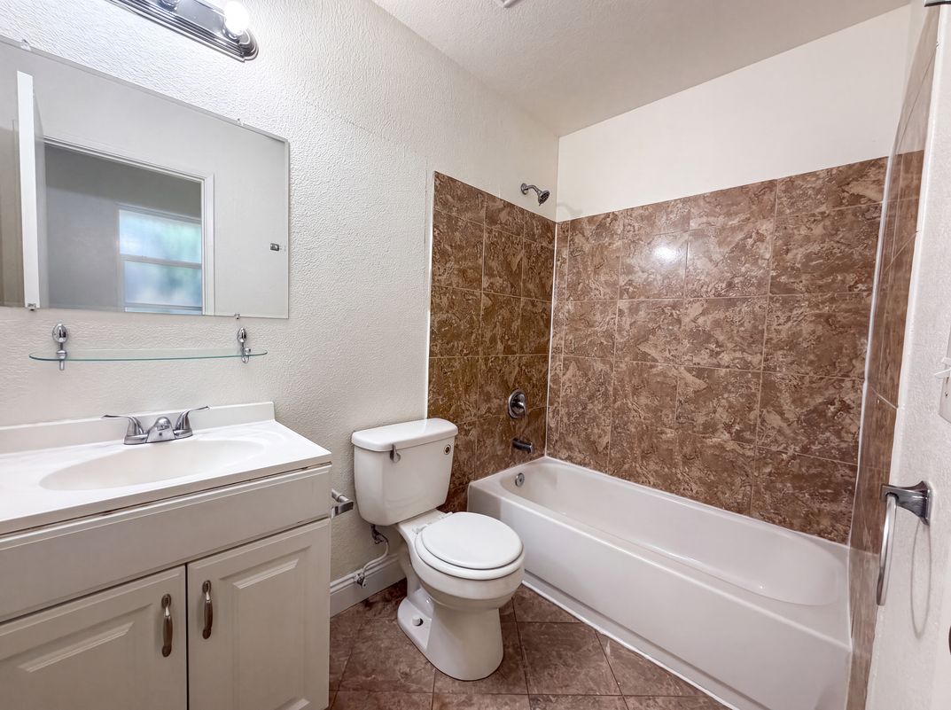 Photo 19 of 25 of 7804 McClintock Way, Sacramento, CA