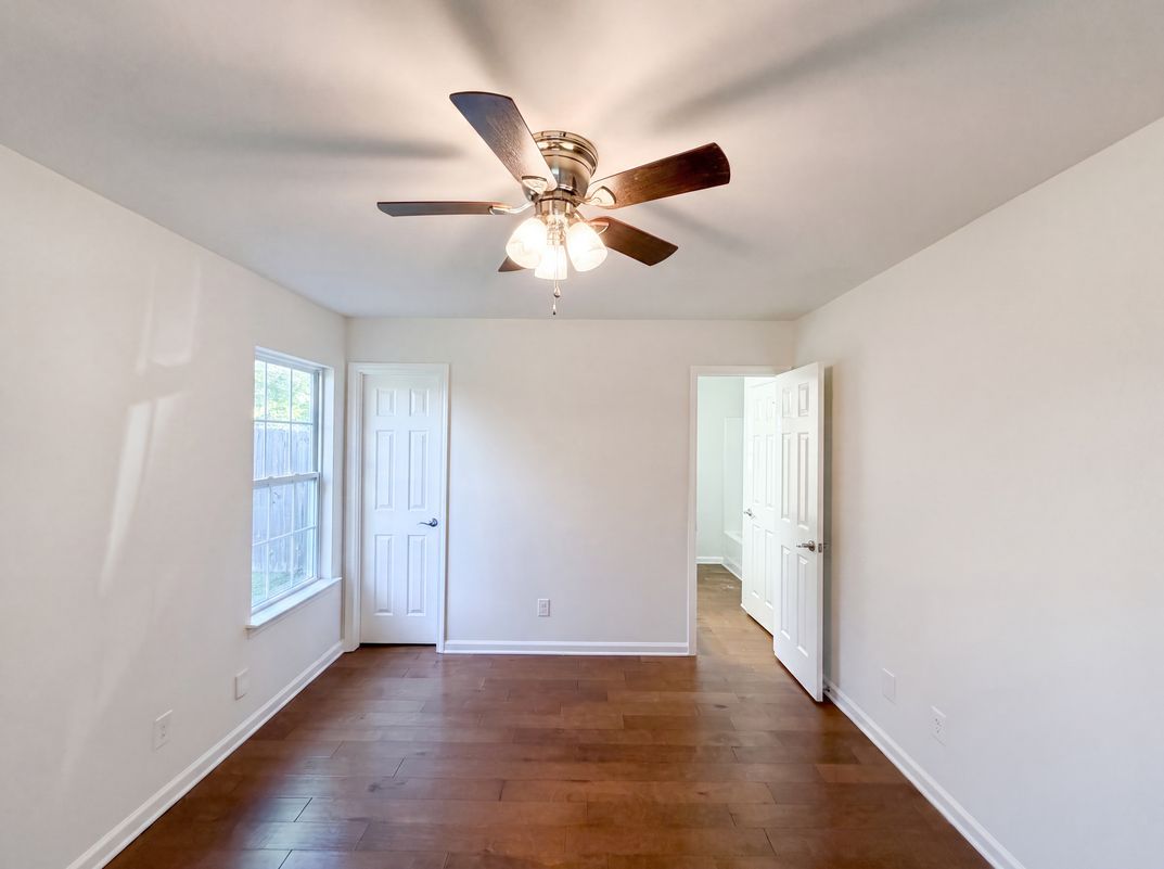 Photo 4 of 17 of 10933 Pointer Ridge Dr, Charlotte, NC