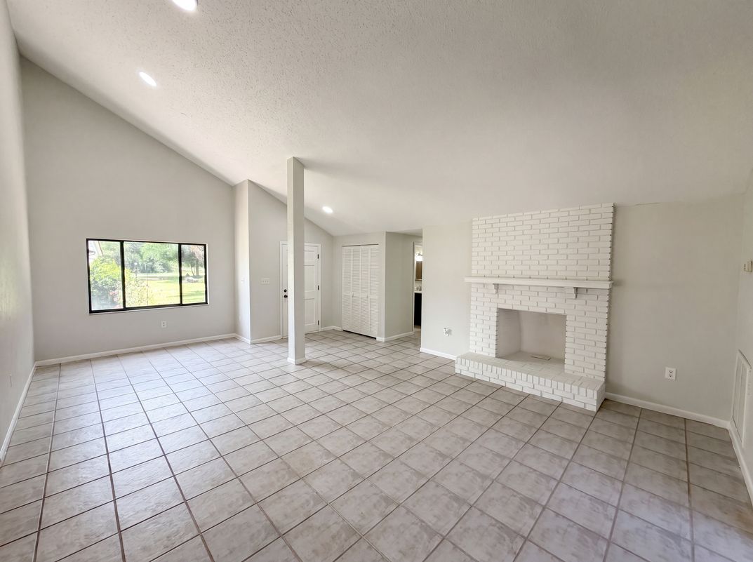 Photo 3 of 24 of 8 Bumelia Ct, Homosassa, FL