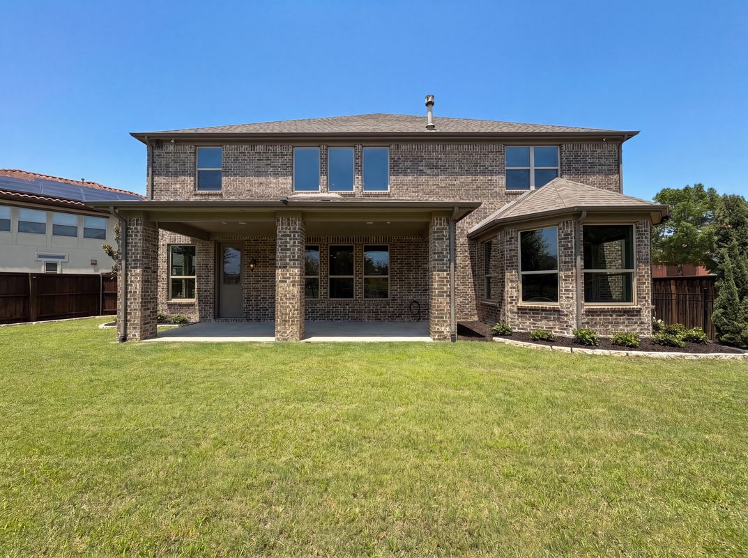 Photo 5 of 42 of 7221 Durand Dr, Irving, TX
