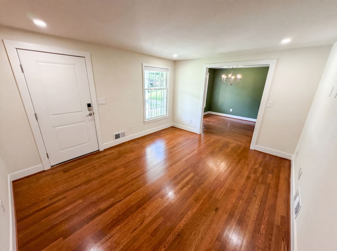 Photo 3 of 23 of 2320 Capehart Cir NE, Atlanta, GA