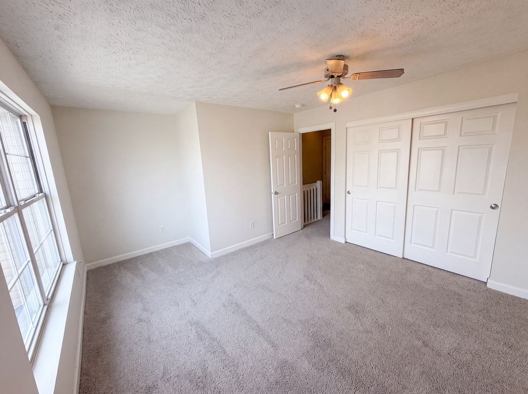 Photo 4 of 22 of 5698 Canehill Ln, Hilliard, OH