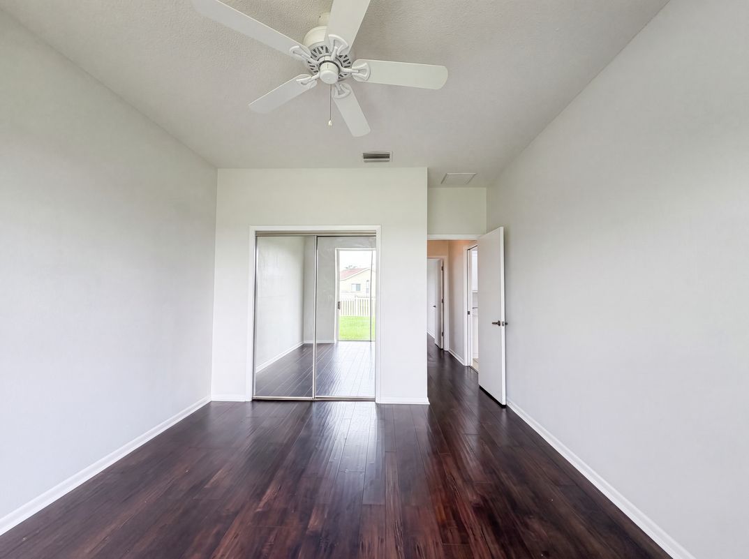 Photo 15 of 28 of 12919 Prestwick Dr, Riverview, FL