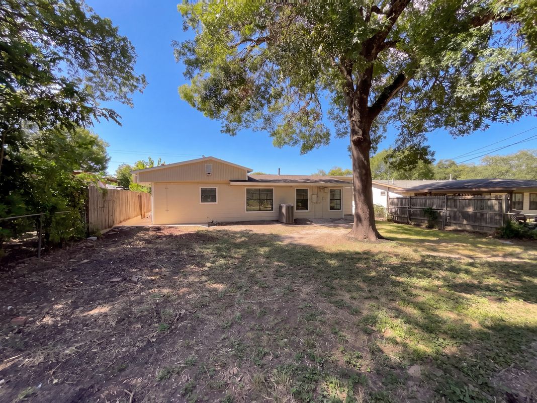 Photo 17 of 21 of 222 Colebrook Dr, San Antonio, TX