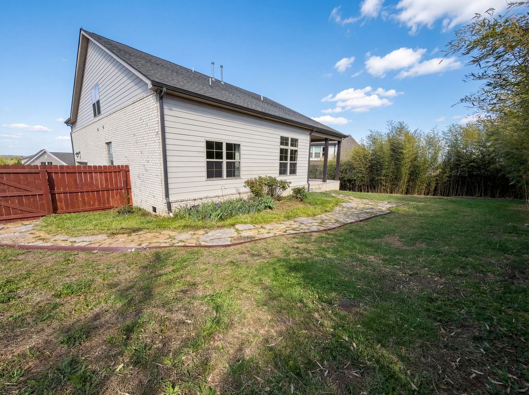 Photo 8 of 30 of 5321 Abbottswood Dr, Smyrna, TN