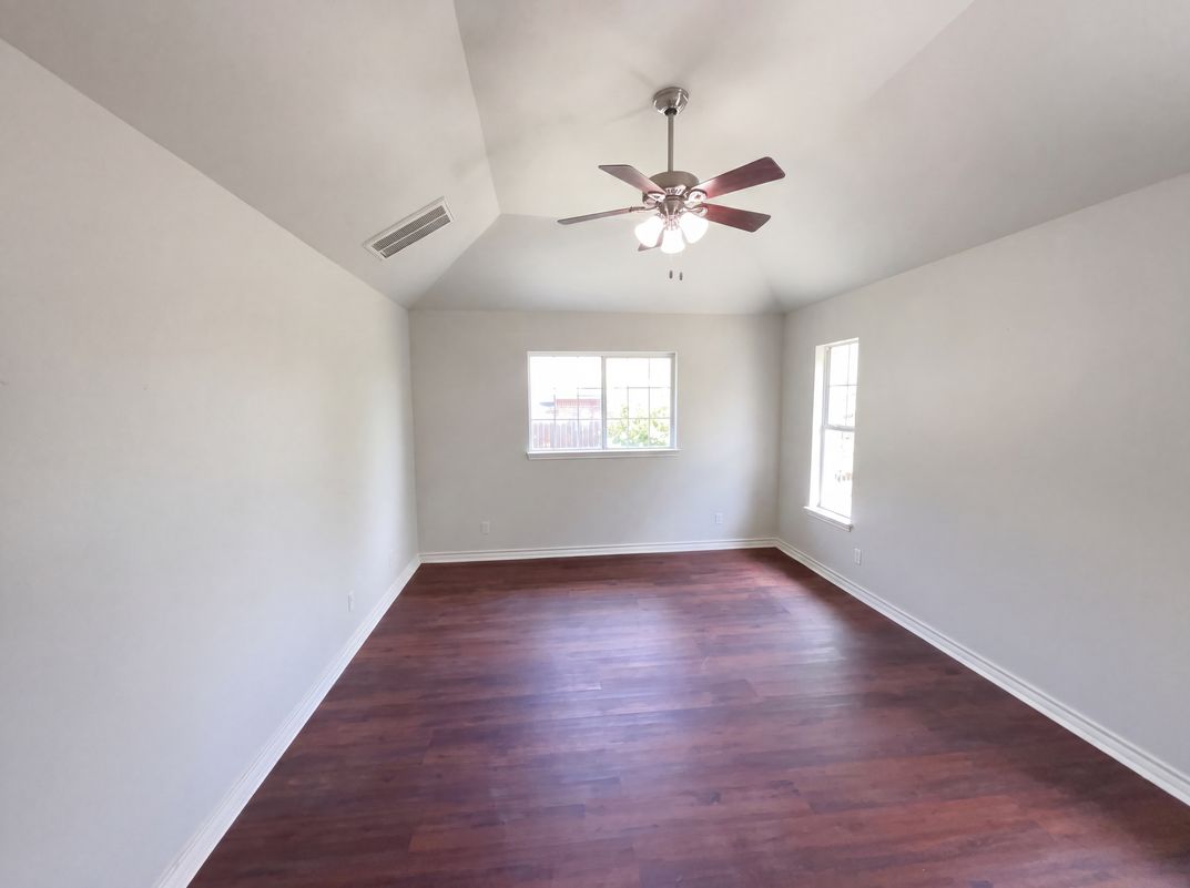 Photo 4 of 22 of 2106 Geneva St, Castroville, TX