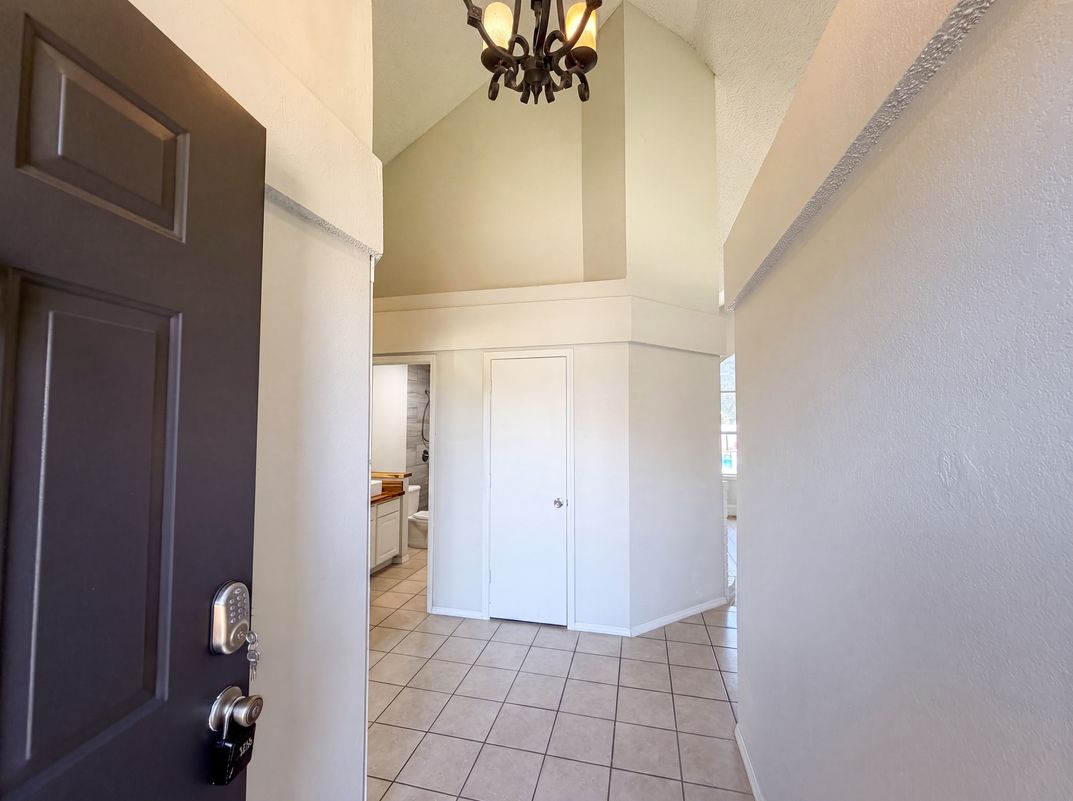 Photo 8 of 25 of 713 Lake Bluff Dr, Flower Mound, TX