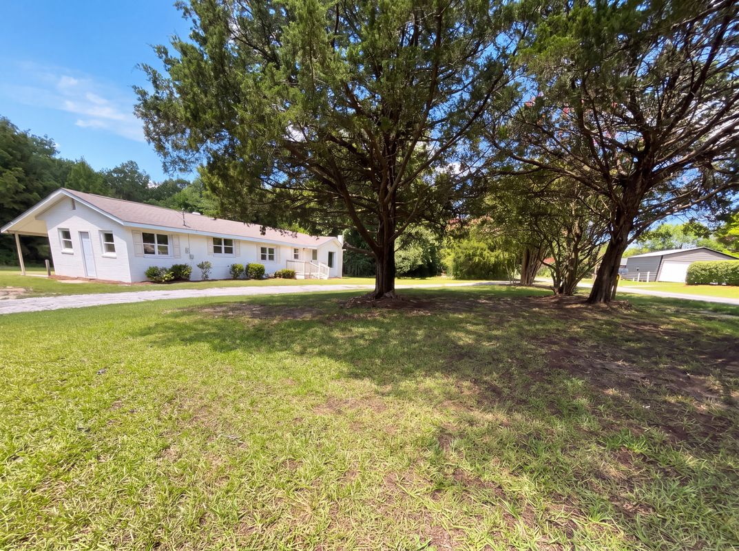 Photo 29 of 32 of 630 S Lee St, Batesburg, SC