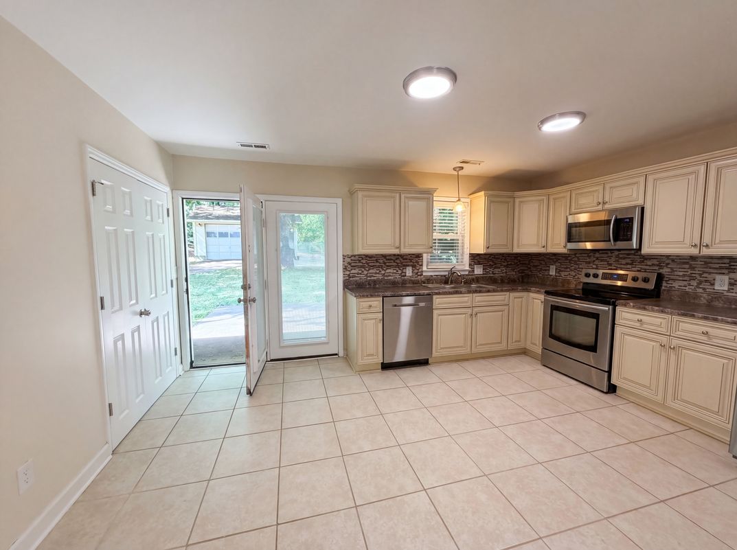 Photo 6 of 16 of 2815 Midpines Dr, Winston Salem, NC