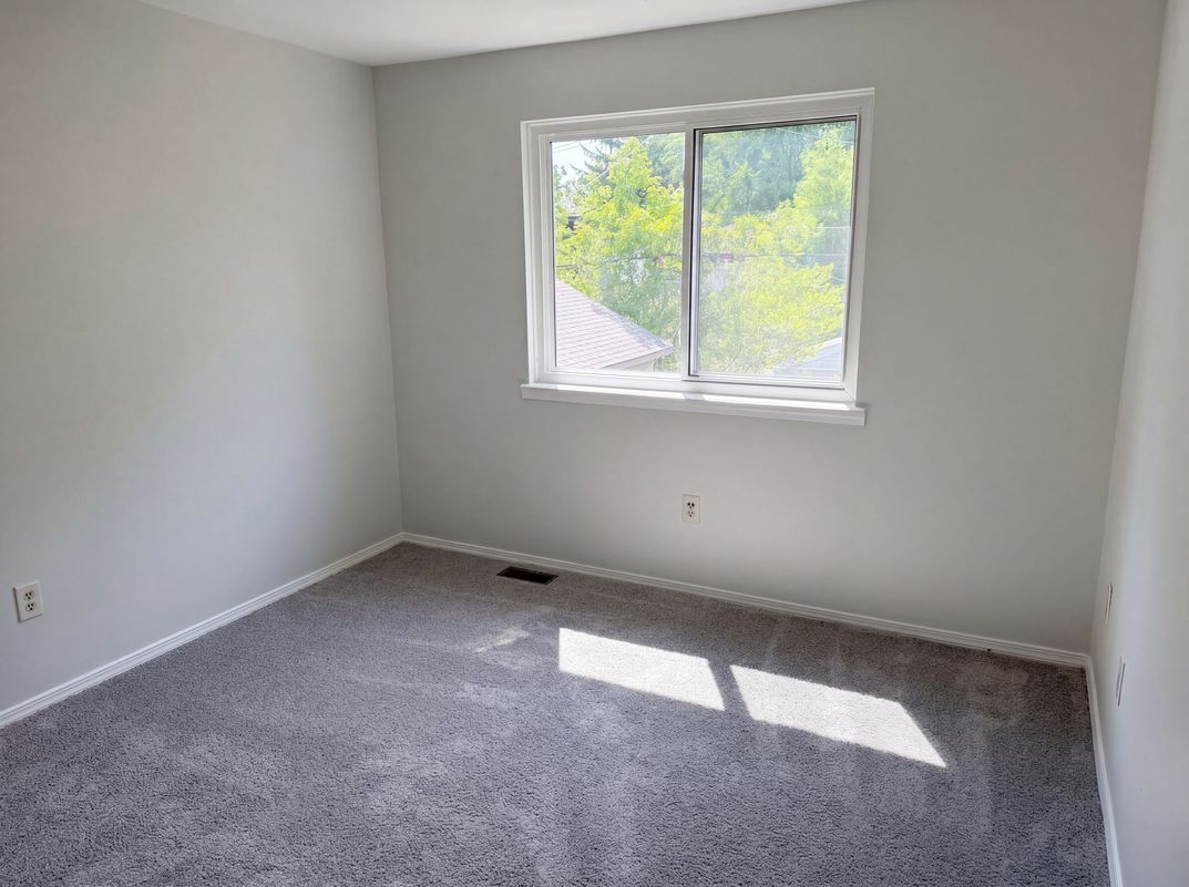 Photo 14 of 28 of 21425 Averhill St, Farmington Hills, MI