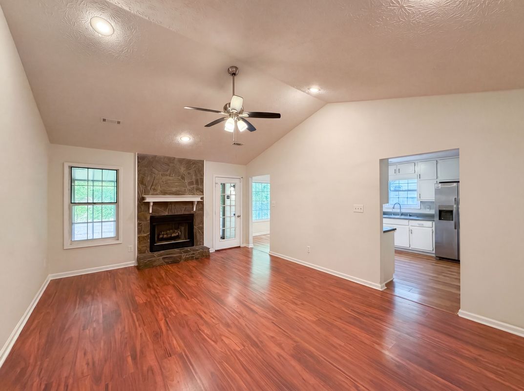 Photo 3 of 22 of 430 Cornwallis Way, Fayetteville, GA