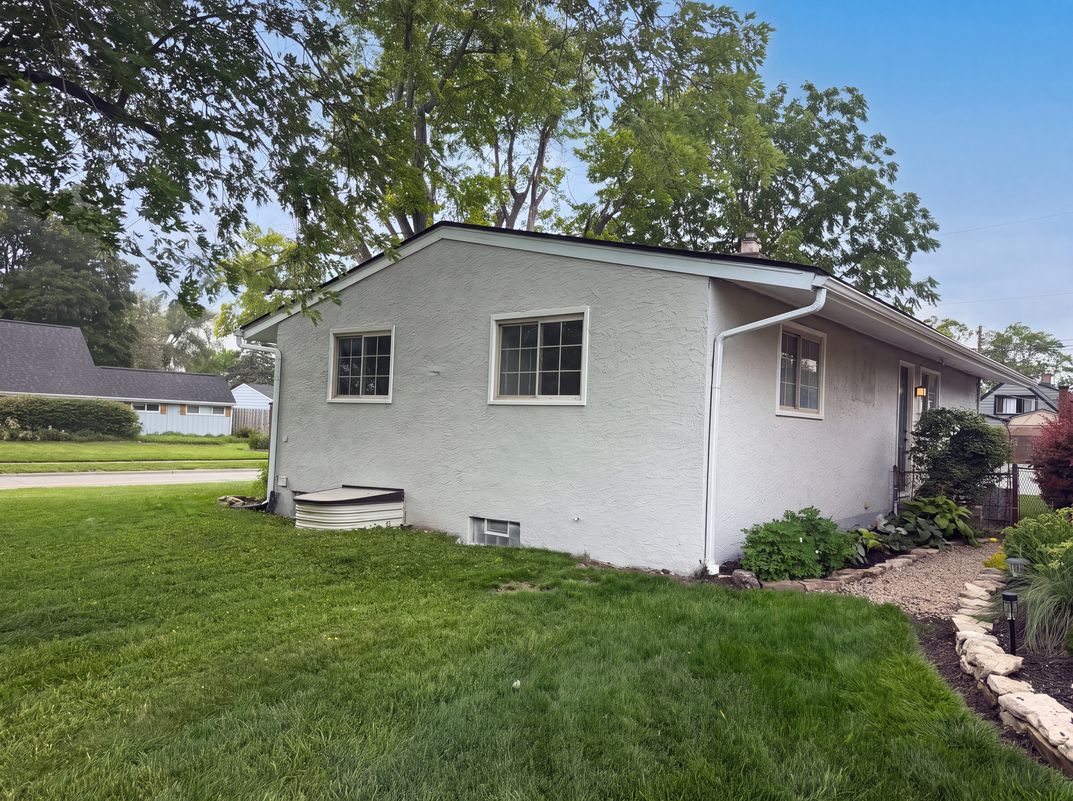 Photo 33 of 35 of 2884 Kingston Ave, Grove City, OH