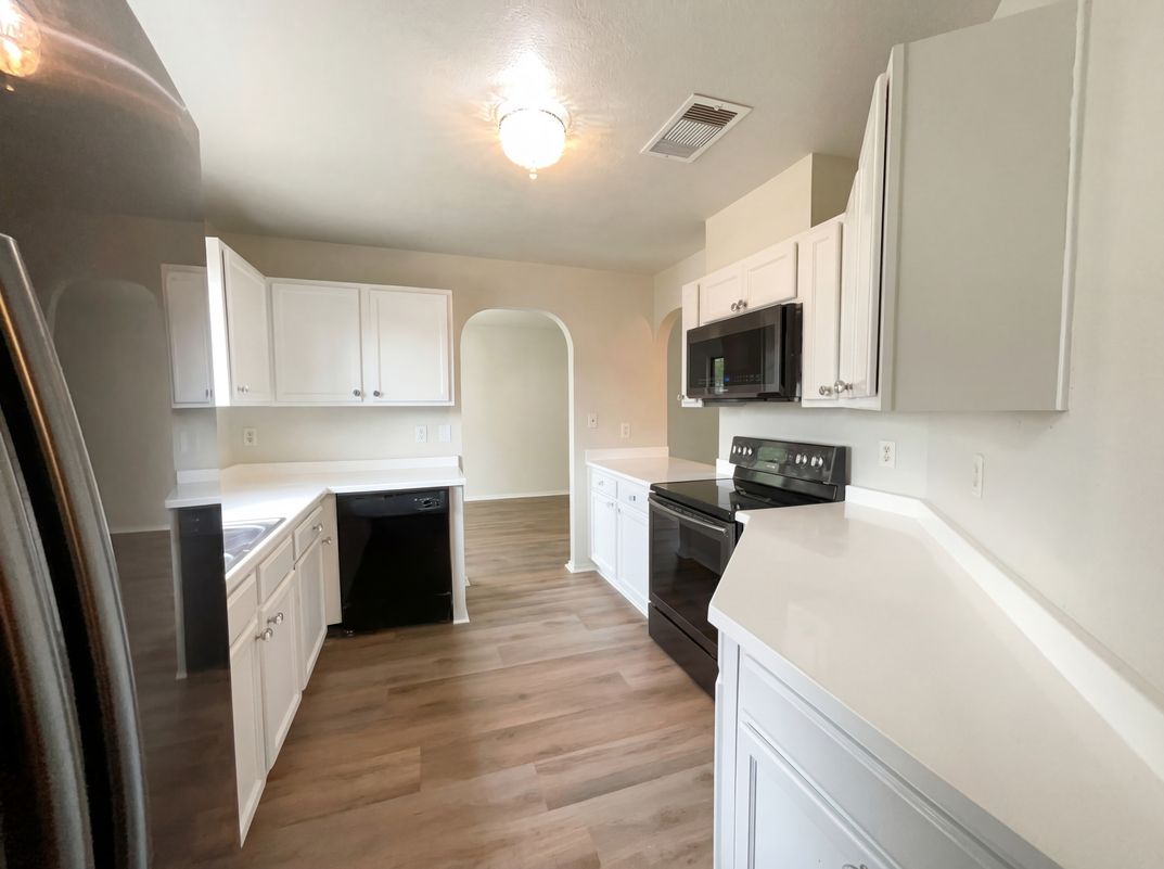 Photo 2 of 18 of 8807 Mesa Vis, San Antonio, TX