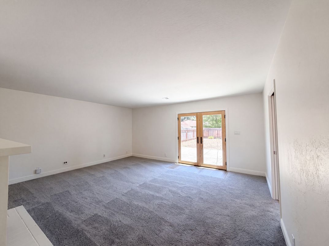 Photo 11 of 41 of 4601 Summit Way, Sacramento, CA