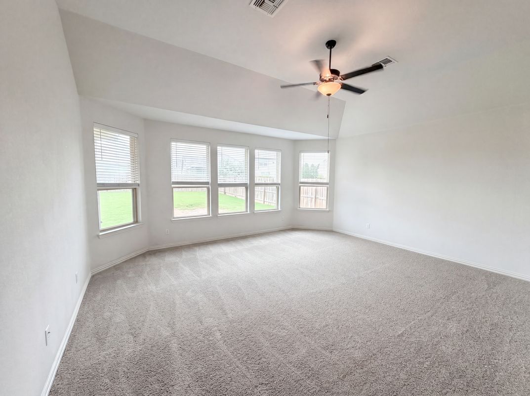 Photo 7 of 16 of 1308 Knowles Dr, Hutto, TX