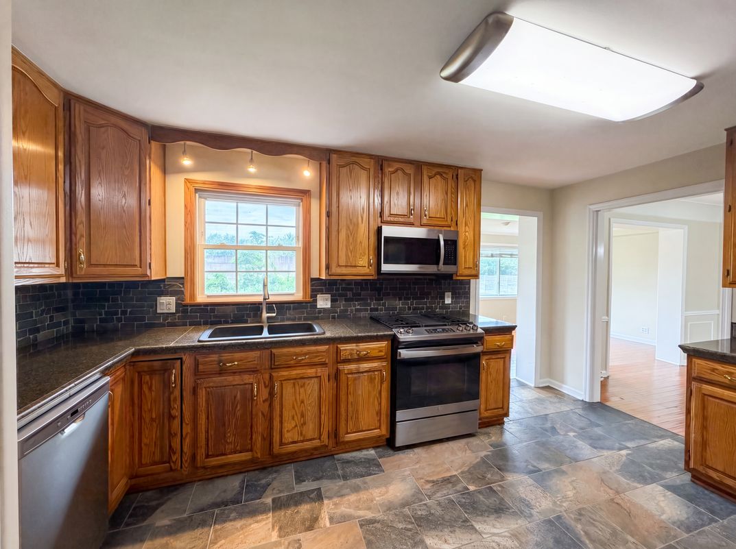 Photo 6 of 31 of 10489 Cinderella Dr, Montgomery, OH