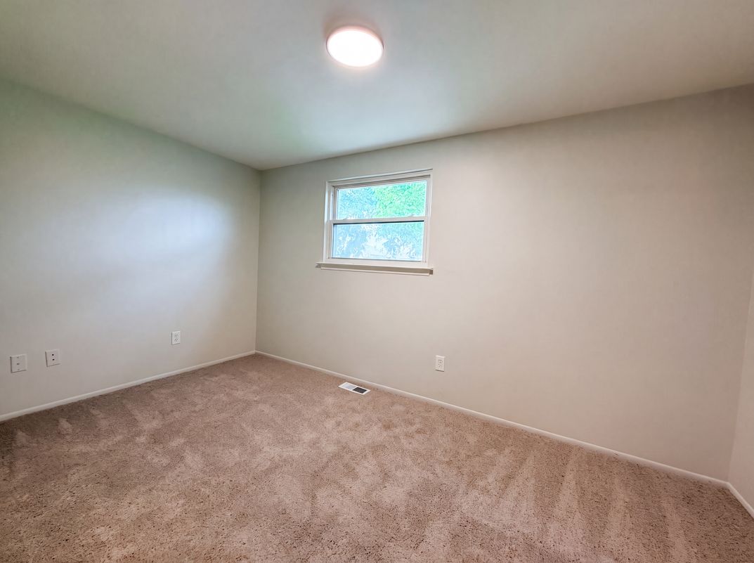 Photo 14 of 19 of 14729 Moran Rd, Allen Park, MI