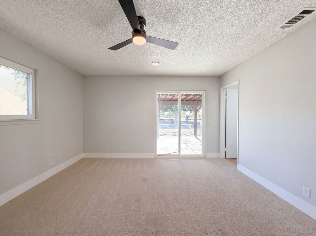Photo 14 of 21 of 40733 176th St E, Lancaster, CA