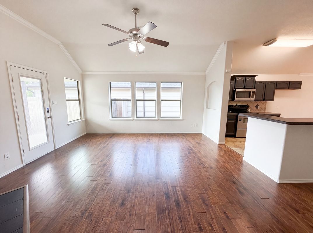 Photo 9 of 17 of 1618 Hillside Dr, Waxahachie, TX