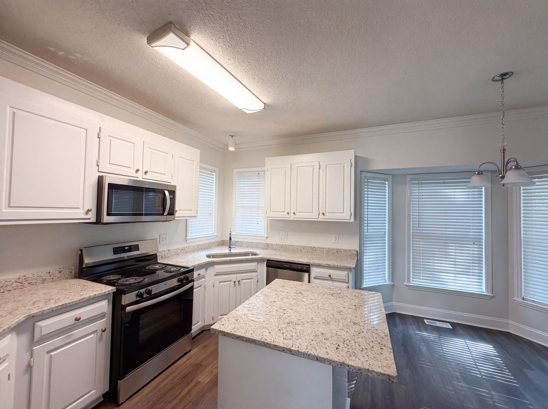 Photo 2 of 17 of 6113 Remington Lake Dr, Raleigh, NC