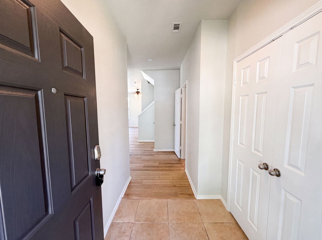 Photo 6 of 26 of 10636 Traymore Dr, Fort Worth, TX