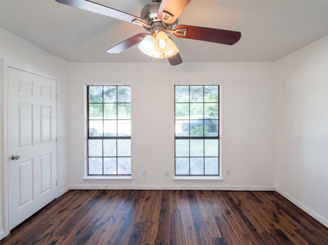 Photo 13 of 18 of 1613 Mullins Dr, Plano, TX