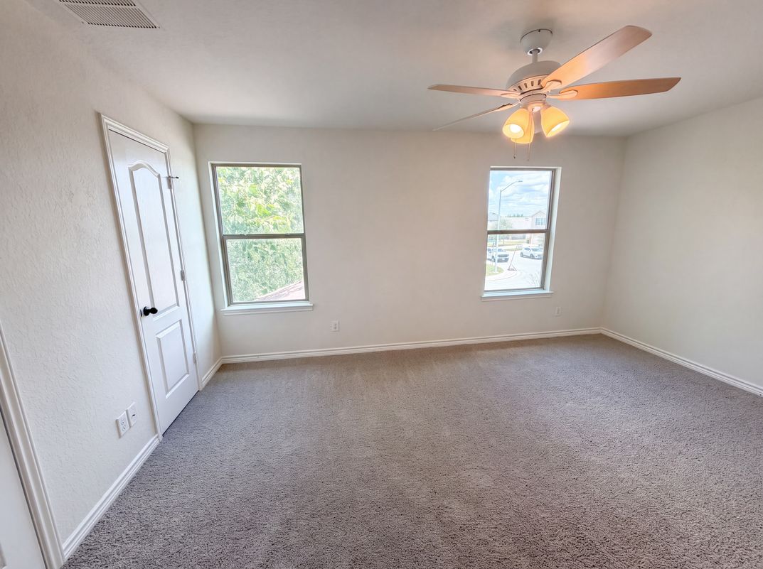Photo 9 of 21 of 2100 Brandywine Dr, New Braunfels, TX